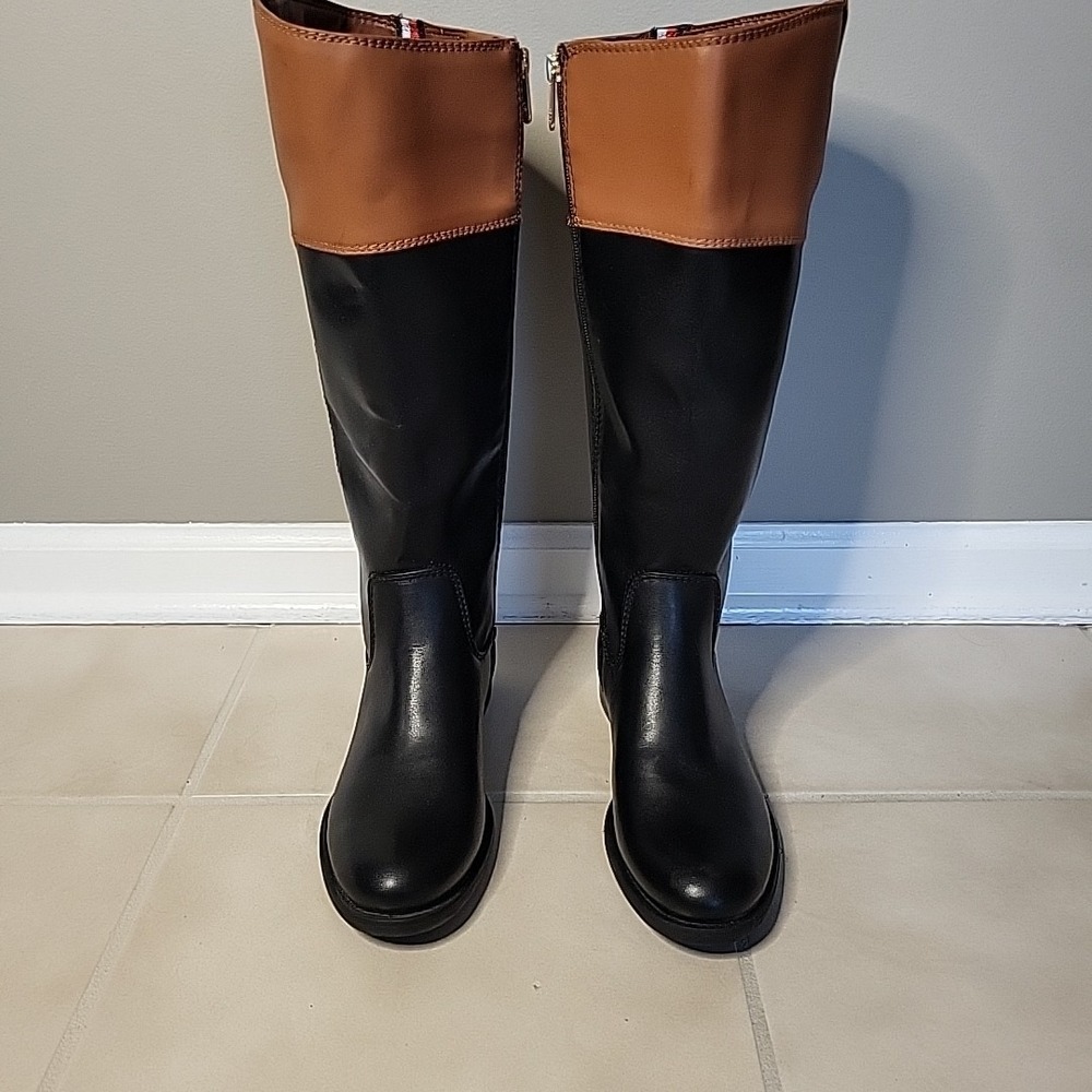 TOMMY HILFIGER Shano Classic Riding Boot Full Zip Wide Calf Black Brown 8.5W